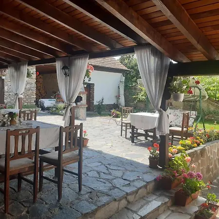 Popov Πανσιόν 2*